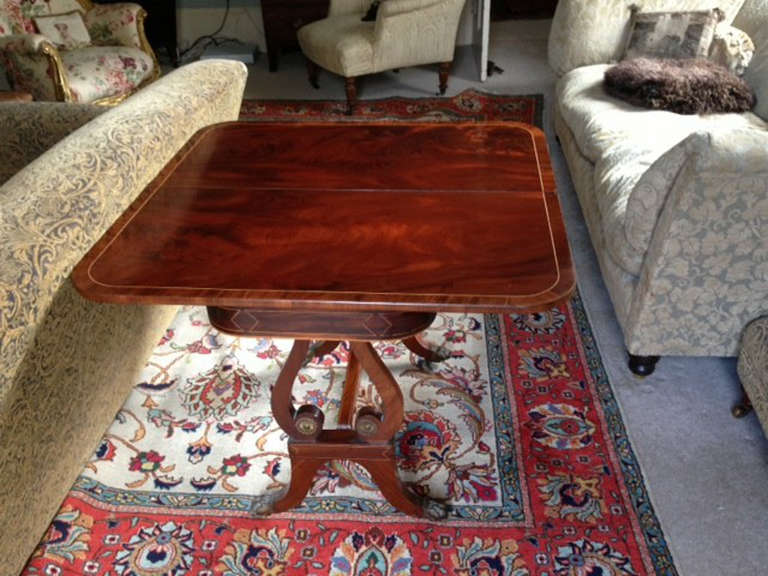 Fine Pair of Mahogany Tea Tables For Sale 1