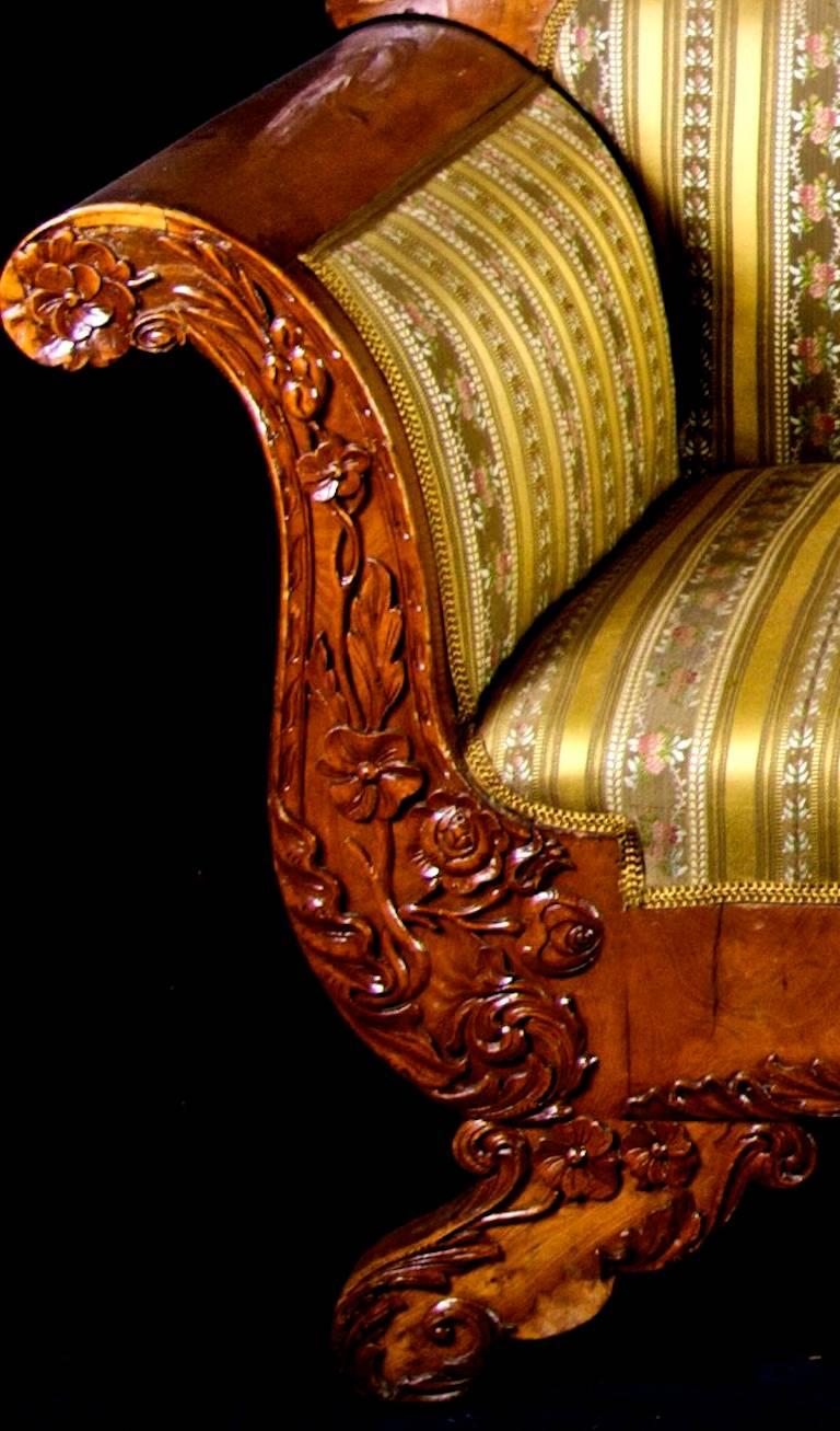 Highly decorative antique Swedish Biedermeier Empire sofa in the country style with a wealth of appliqué decoration on the front panels, arms and legs.

It is finished in a rich mid honey French polish finish with top grade quilted golden birch