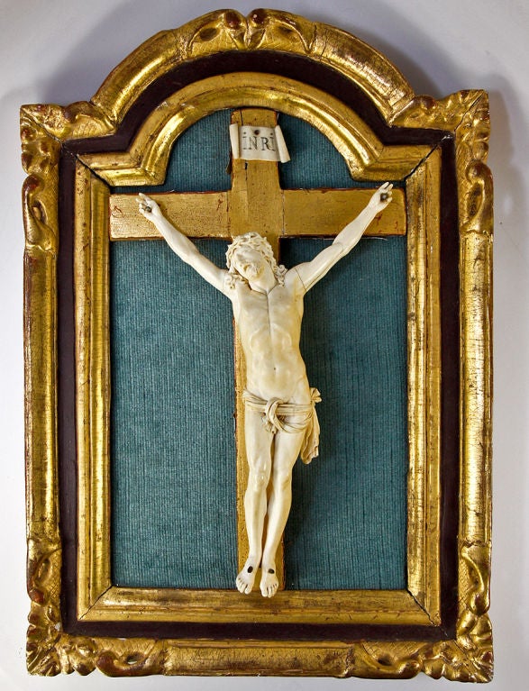 It's become more and more difficult to find/source these brilliantly carved old French crucifix, and particularly these larger solid ivory ones. This is a stunning example of why they are so sought after, as you can see in the magnificently carved