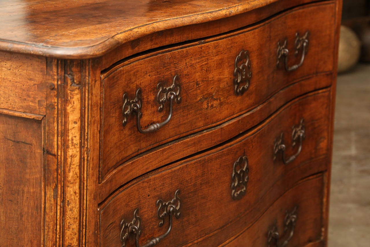 18th Century Louis XIV Walnut Commode In Excellent Condition In Houston, TX