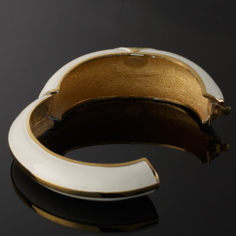 A beautiful delicate Valentino White and Gold bangle with Peach inlay