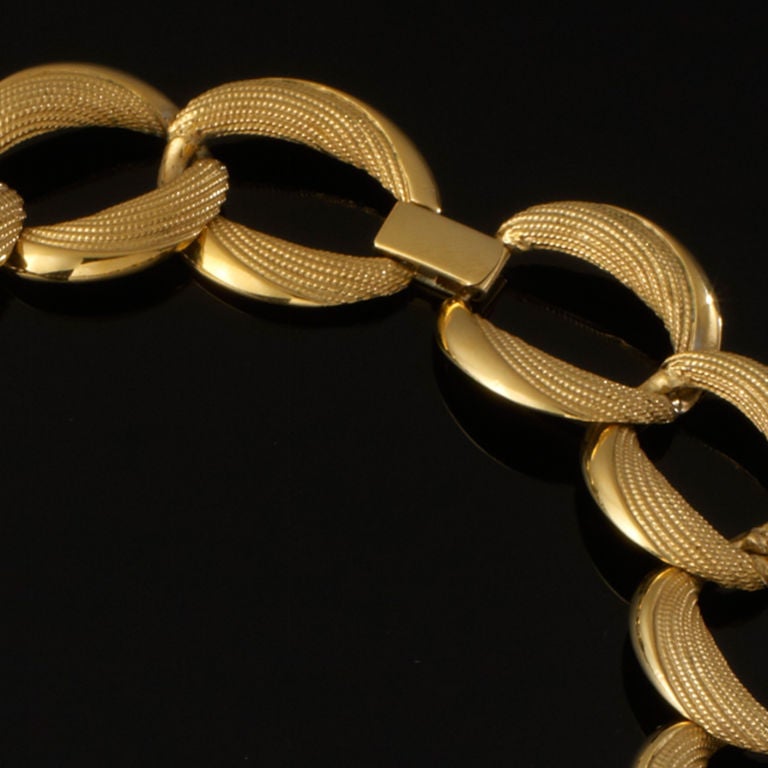 Napier 80's Large Gold Link Necklace In Excellent Condition For Sale In London, GB