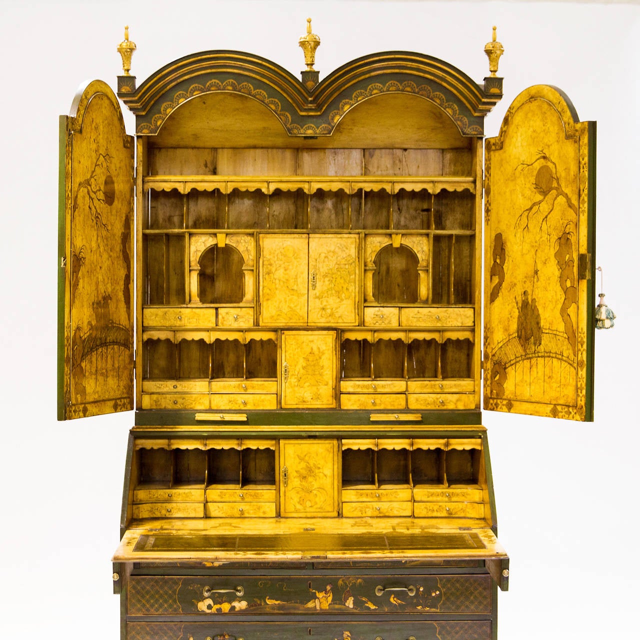 19th Century Queen Anne Chinoiserie Lacquered Secretaire 2