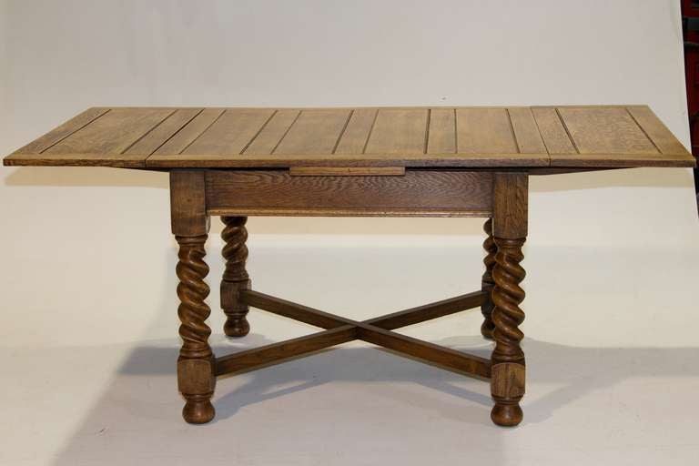 A handsome English pub table from English oak wood. Strong turned legs and an x-stretcher. Very nice functional condition. Versatile piece for many uses.