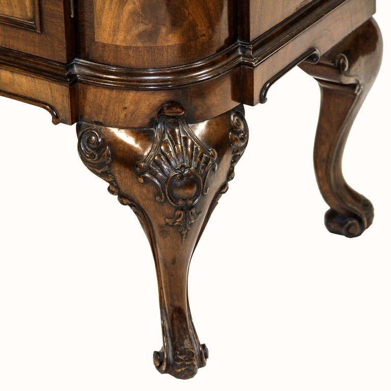 Chippendale Two Door Server