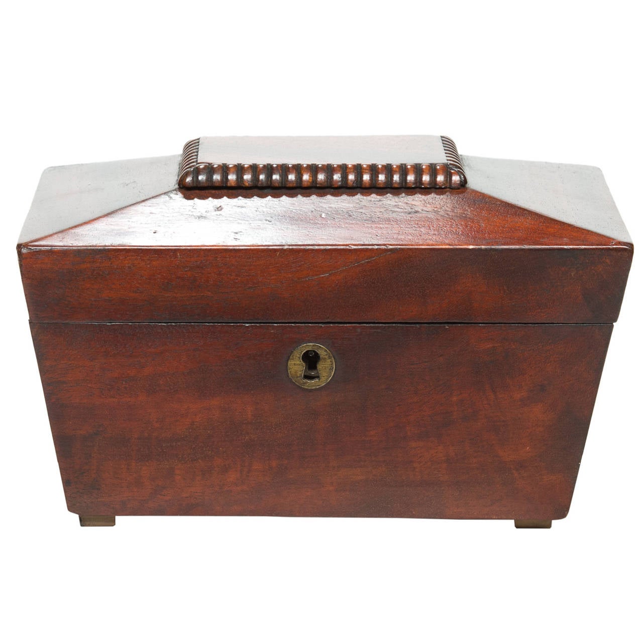 19th century Regency style mahogany tea caddy with spoon.

This tea caddy is from England and fitted with two compartments with covers and brass knobs. These reveal the relined foiled compartments. There is the tea spoon with this caddy also, not
