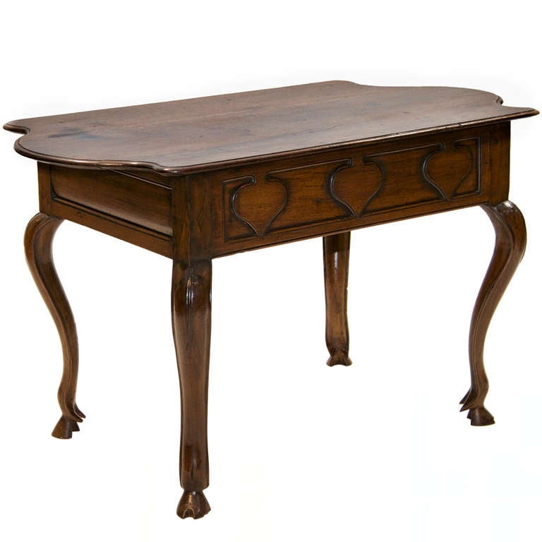 18th Century Walnut Table from the Burgundy Region of France 2