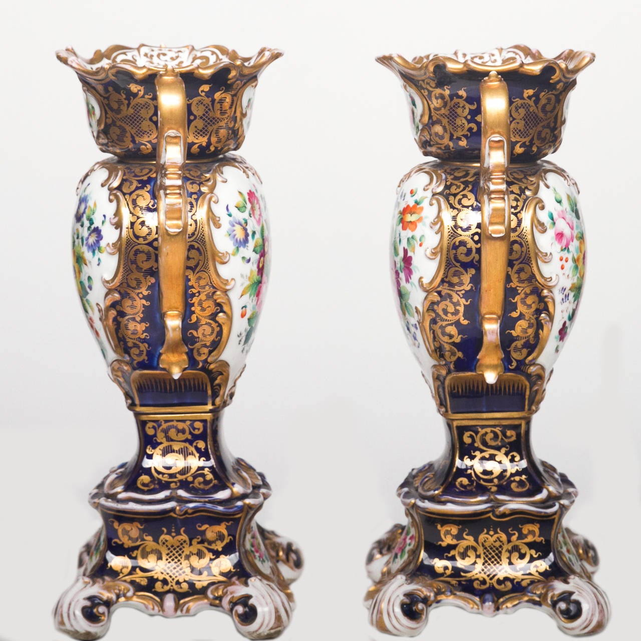 French Pair of Old Paris Porcelain Hand-Painted Urns