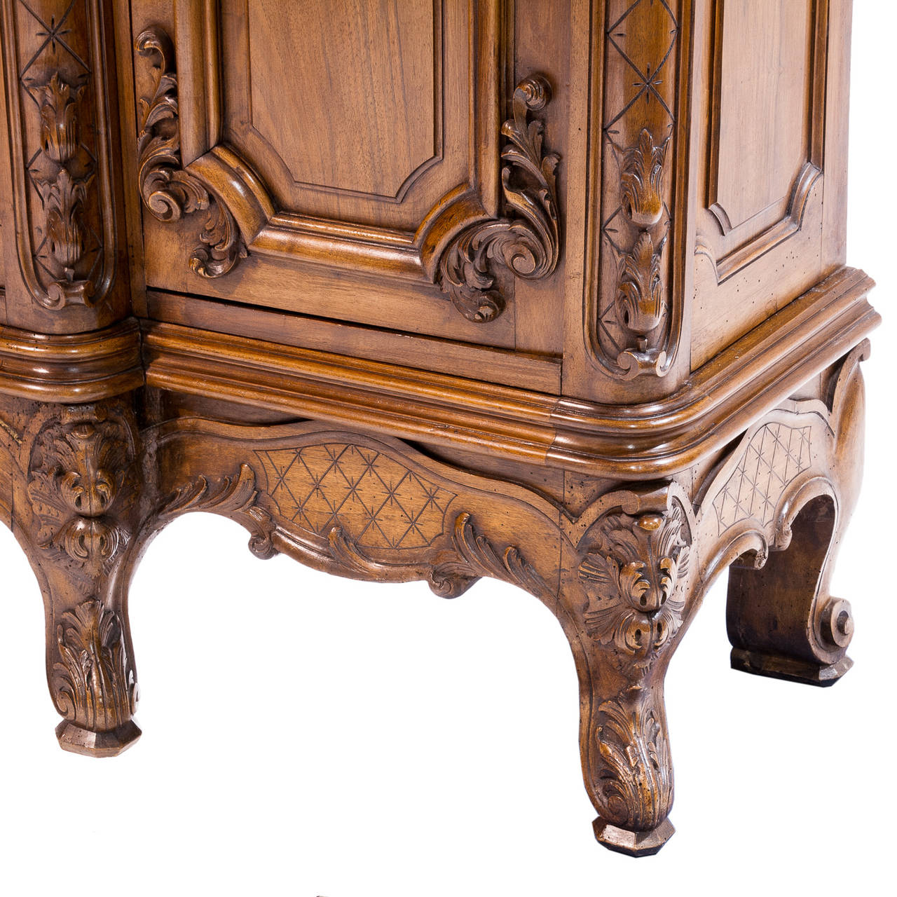 Louis XV Style Walnut Bibliotech from the 19th Century In Excellent Condition In Hixson, TN