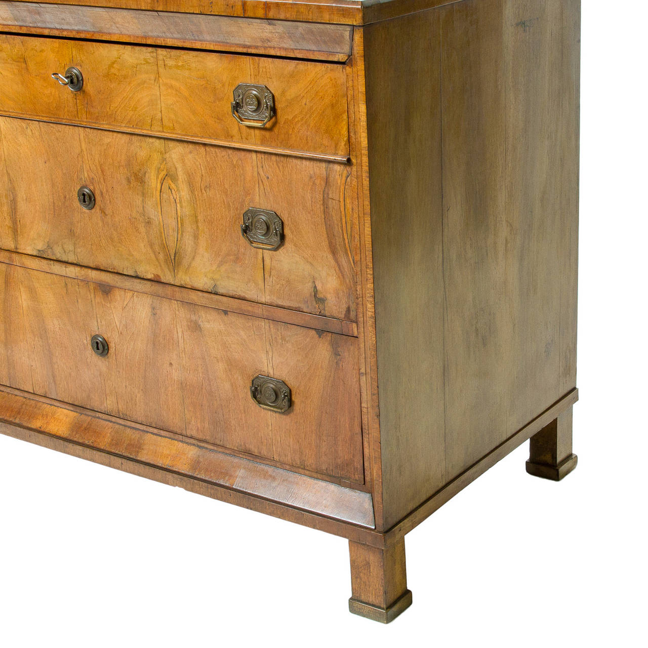 Early 19th Century Viennese Biedermeier Walnut Commode In Excellent Condition In Hixson, TN