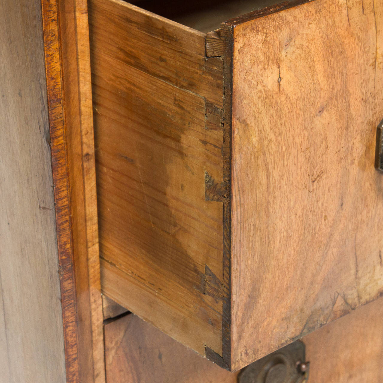 Early 19th Century Viennese Biedermeier Walnut Commode 2