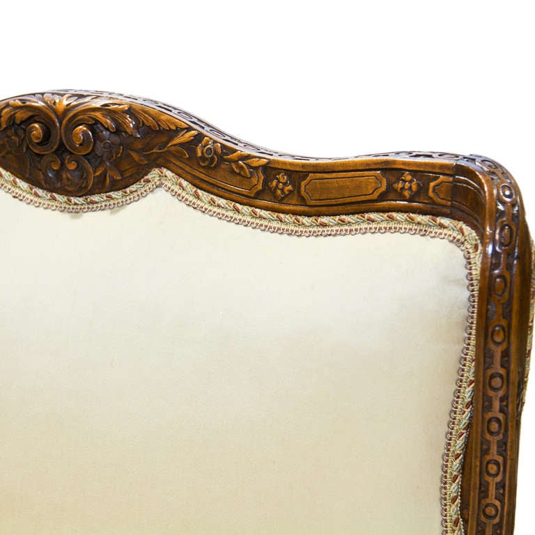 Louis XV 19th Century French Walnut Chaise Longue