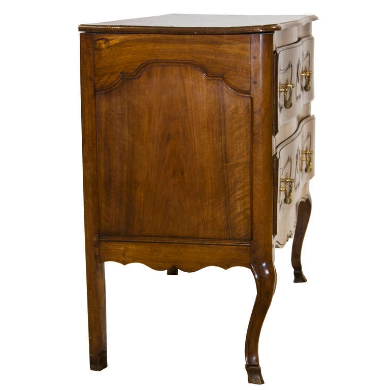 18th Century French Provincial Walnut Commode In Good Condition In Hixson, TN