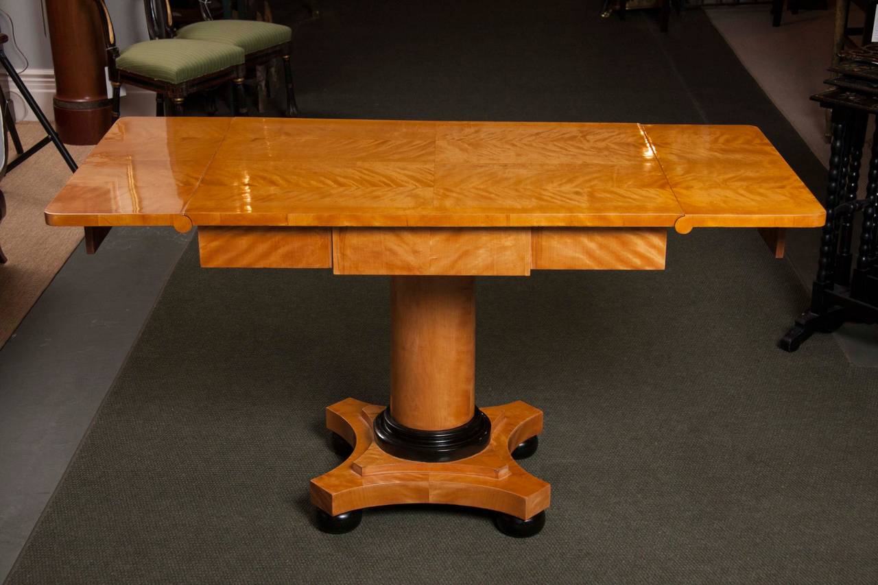 Biedermeier Satinwood Sofa Table In Excellent Condition For Sale In Stamford, CT