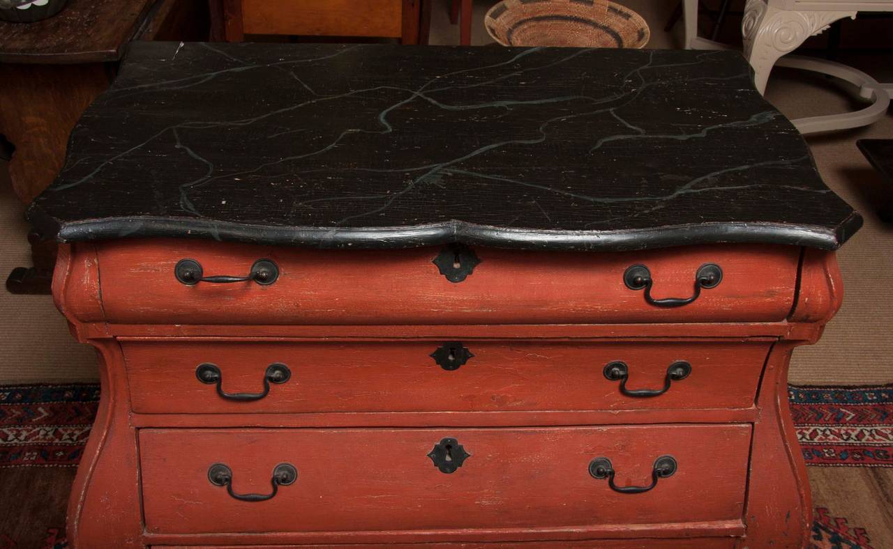 Continental Painted Bombe-Form Chest of Drawers In Good Condition For Sale In Stamford, CT