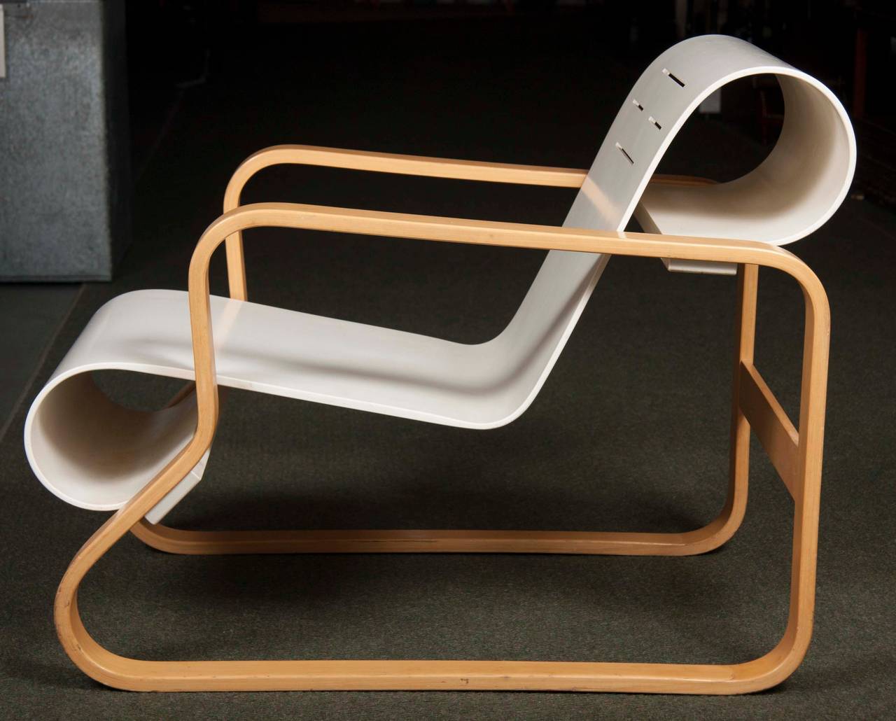 Mid-Century Modern Pair of Paimio Lounge Chairs by Alvar Aalto