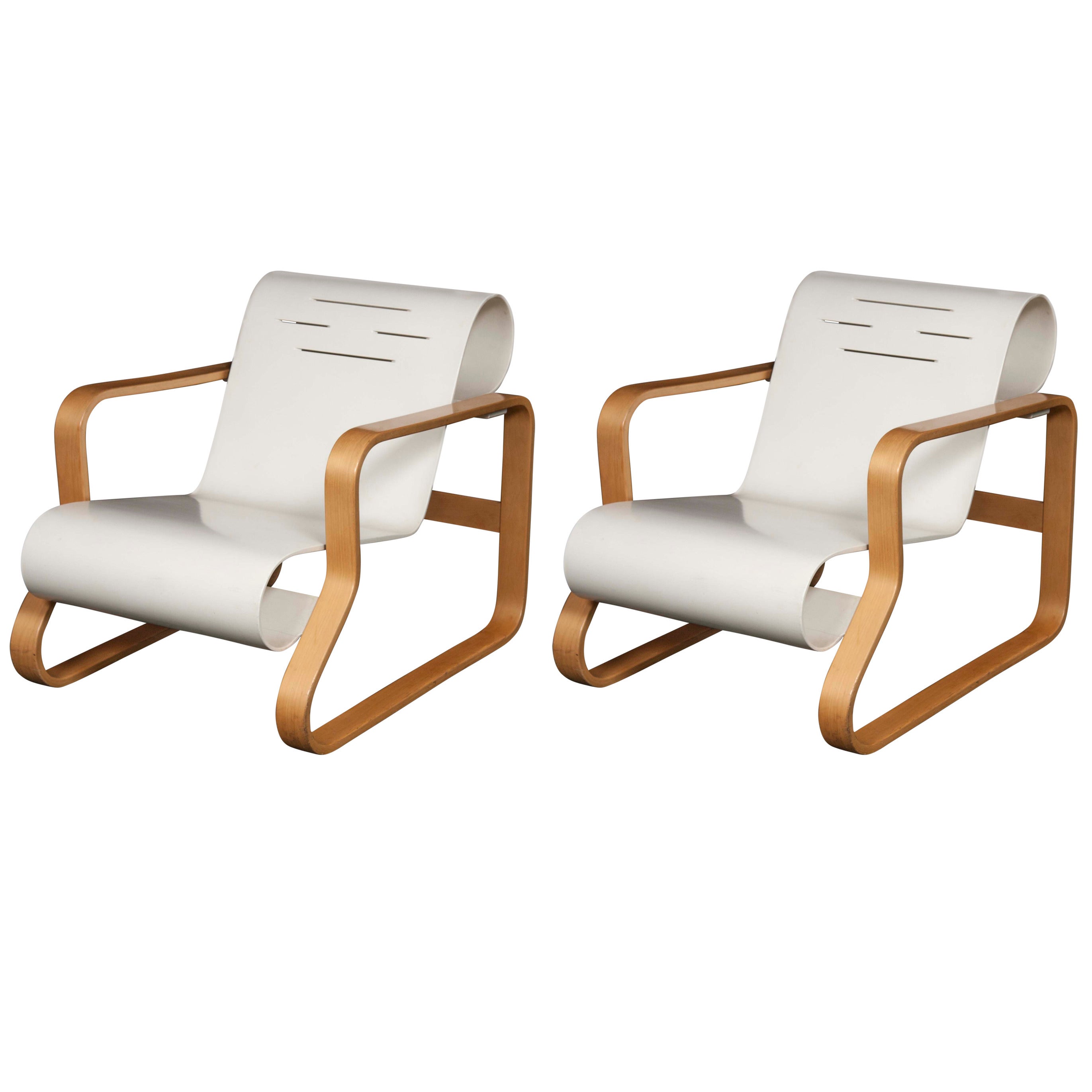 Pair of Paimio Lounge Chairs by Alvar Aalto