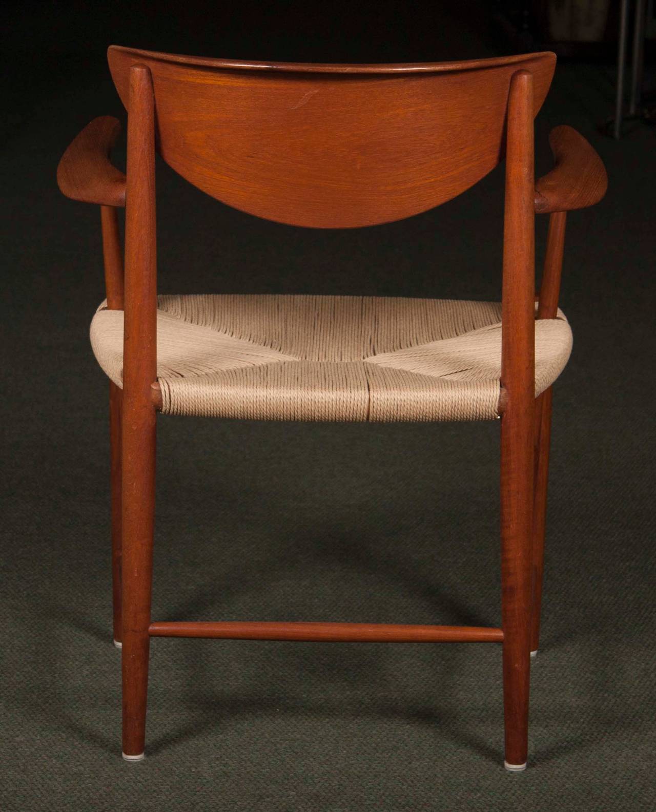 Eight Peter Hvidt and Orla Mølgaard-Nielsen Mid-Century Modern Chairs In Excellent Condition In Stamford, CT