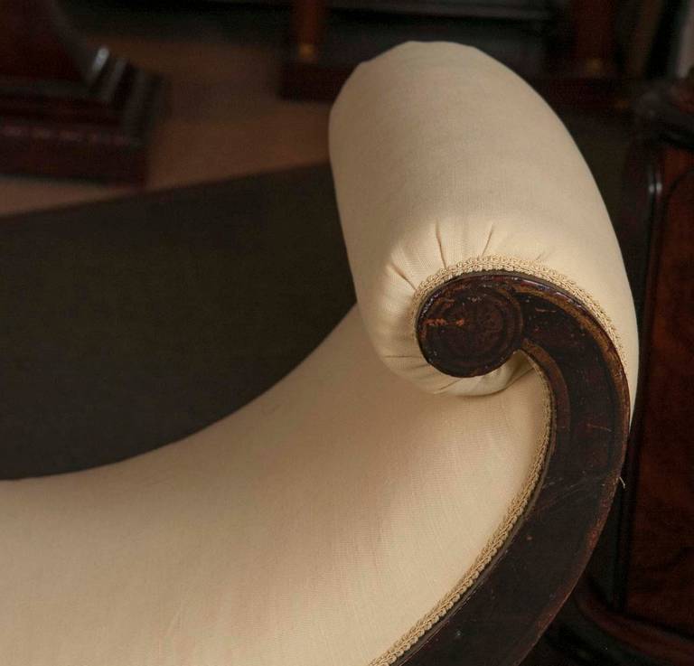 Large Scroll Arm Bench In Excellent Condition In Stamford, CT