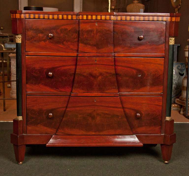 A matched pair of American commodes with very interesting bookmatched mahogany drawer fronts and tops. 

Dimensions (Larger): 39