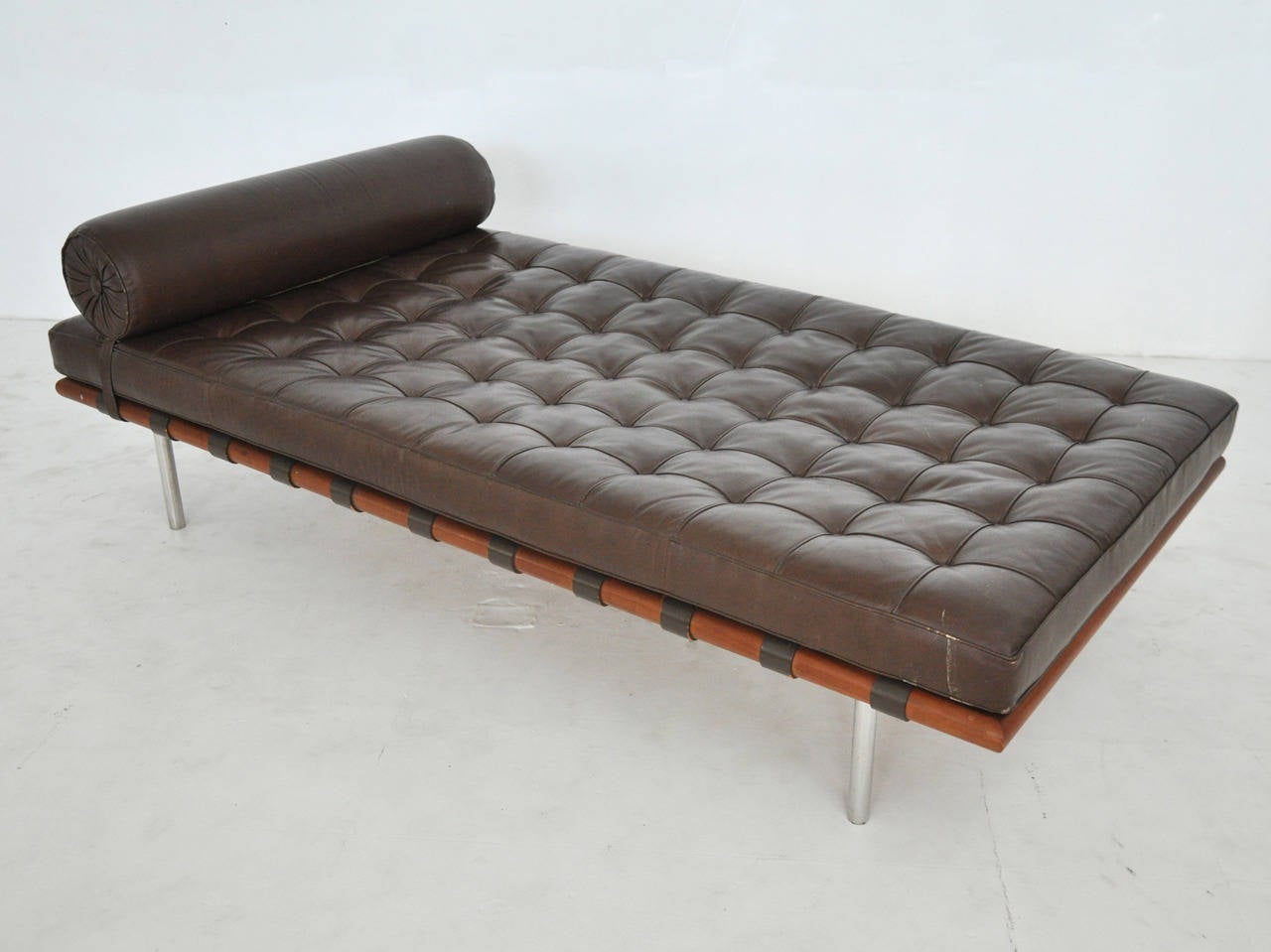 Barcelona daybed by Mies van der Rohe for Knoll. Original brown leather in excellent condition with walnut frame. Knoll labels, circa 1970s.