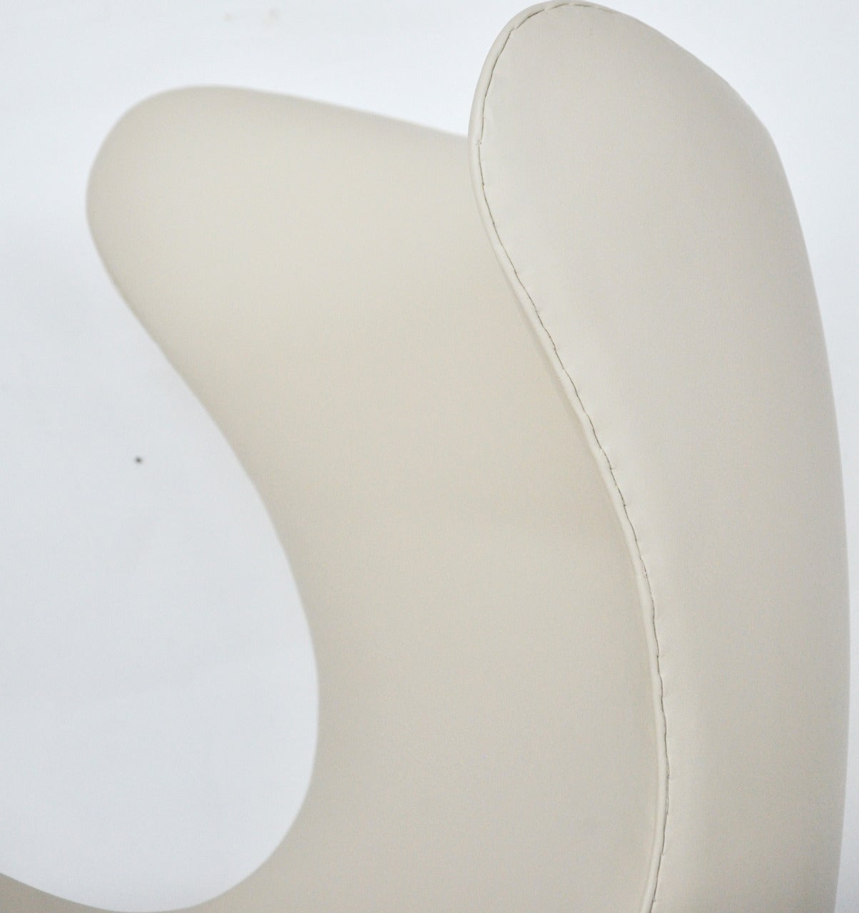 Mid-Century Modern Arne Jacobsen Egg Chair