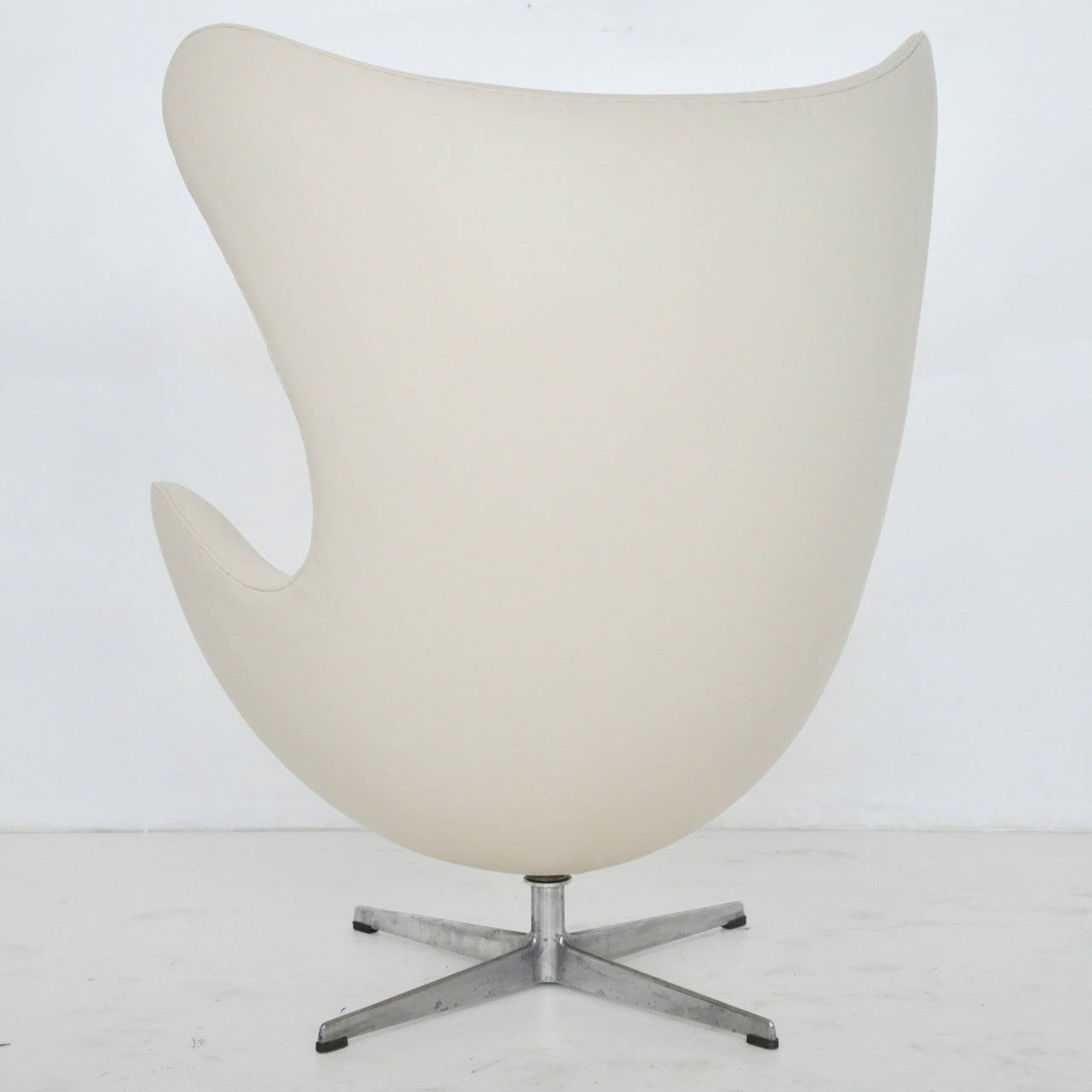 Aluminum Arne Jacobsen Egg Chair