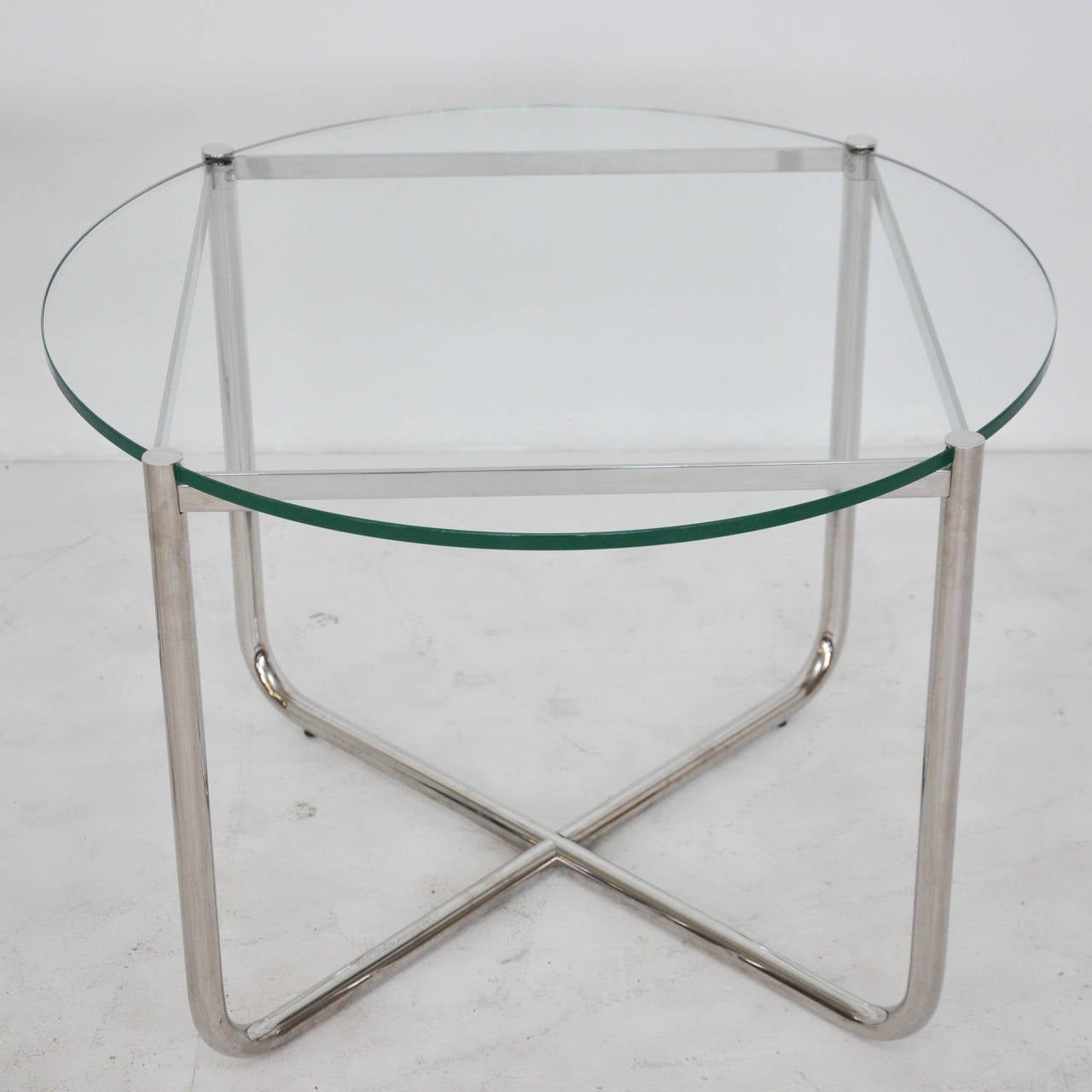 MR Table by Mies Van Der Rohe for Knoll In Excellent Condition In Chicago, IL