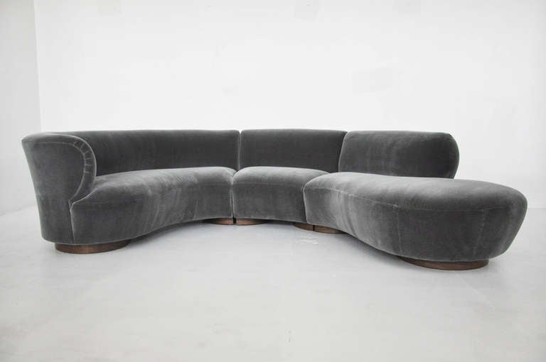 Three-piece sectional sofa designed by Vladimir Kagan for Weiman-Preview. Fully restored and reupholstered. Circular walnut bases with new mohair upholstery.

126