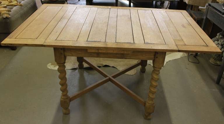 British English Oak Refractory Table with Barley Twist Legs Late 19th Century-Early 20th Century For Sale