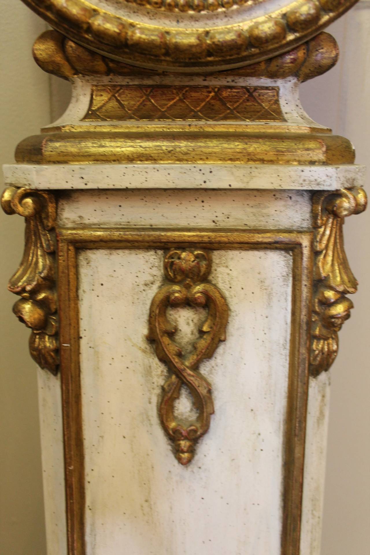 Italian Florentine Gilt Grandmother Clock In Excellent Condition For Sale In Charlotte, NC