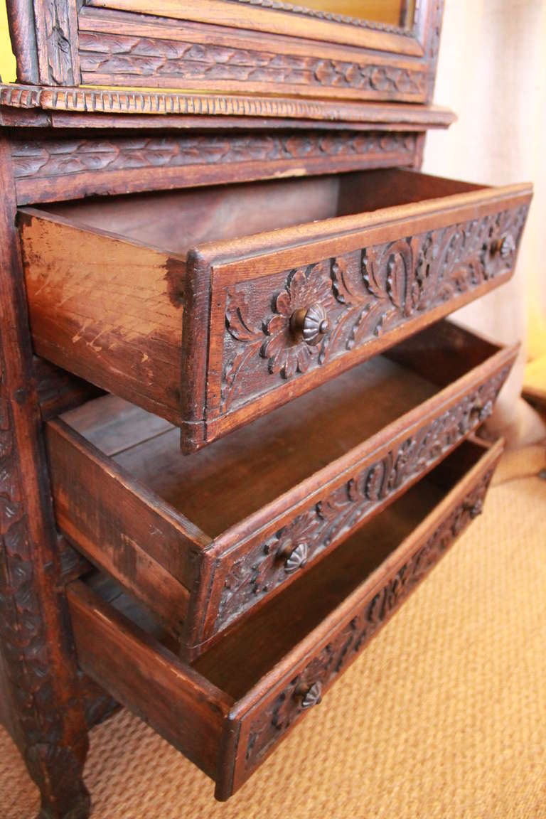 18th Century French Oak Bonnetiere from Brittany Region For Sale 2