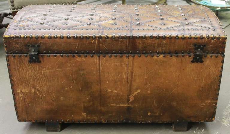 Early 20th Century Spanish Leather Trunk For Sale 1