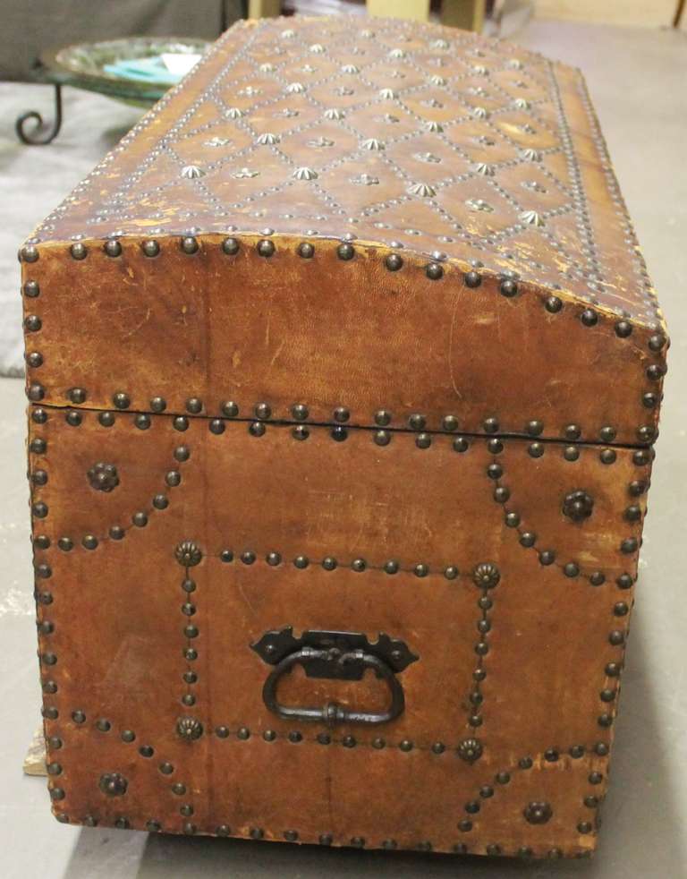 Early 20th Century Spanish Leather Trunk For Sale 2