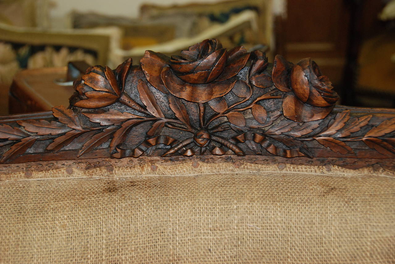 18th Century and Earlier 18th Century French Louis XV Walnut Canapé For Sale