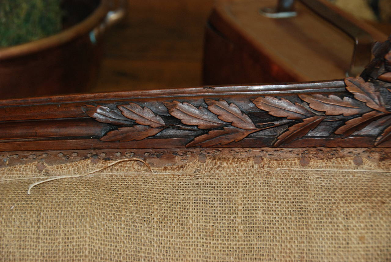 18th Century French Louis XV Walnut Canapé For Sale 1