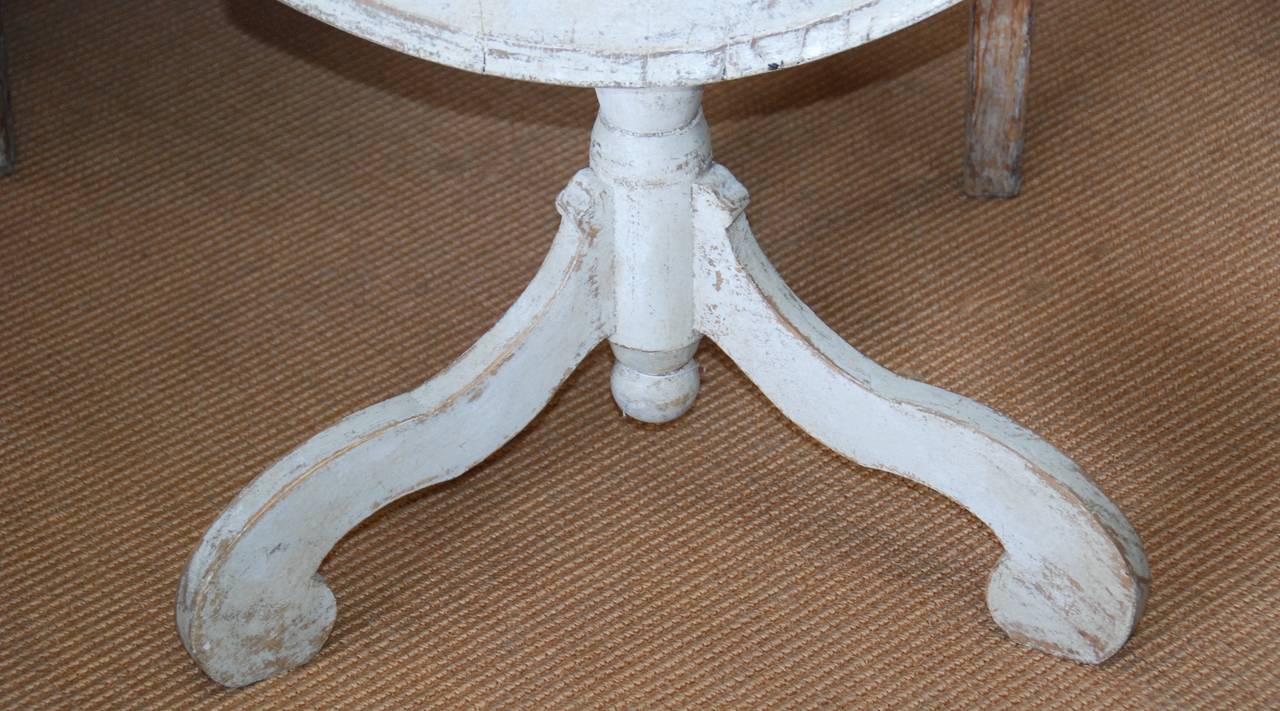 Swedish Rococo pedestal table. Lovely scalloped edging.
