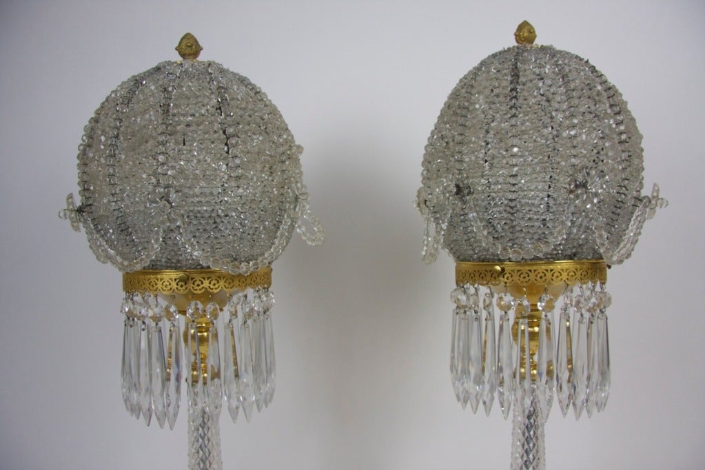 Pareja de lámparas de bronce dorado y cristal de Jansen Francés en venta