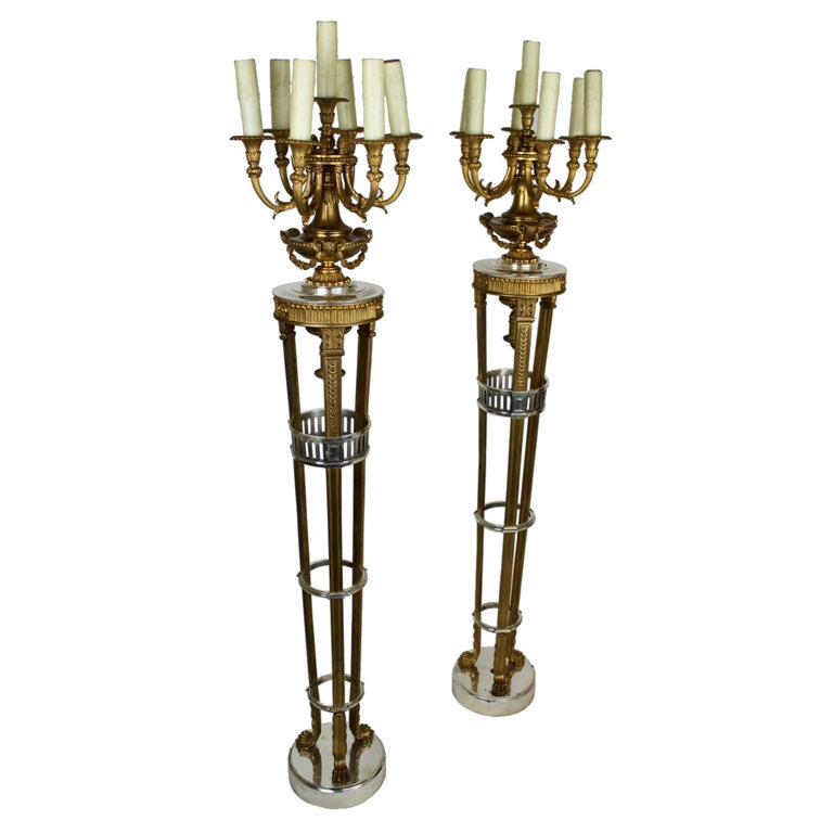 Paire de lampes néoclassiques Caldwell en argent et bronze Dor