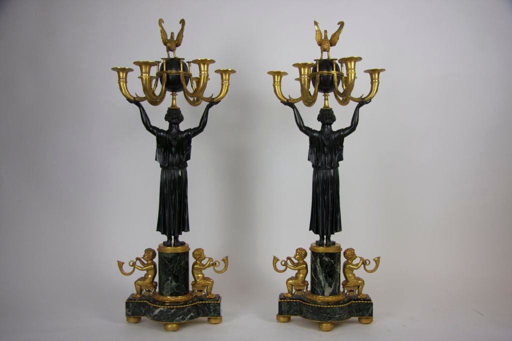 XIX secolo Insolita coppia di candelabri in bronzo figurati dell'Impero russo in vendita