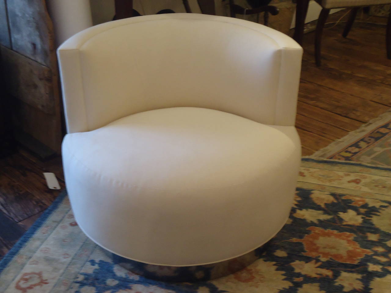 Pace style, wonderfully shaped club chair, new white duck upholstery.
Sits on a chrome base and swivels all the way around.