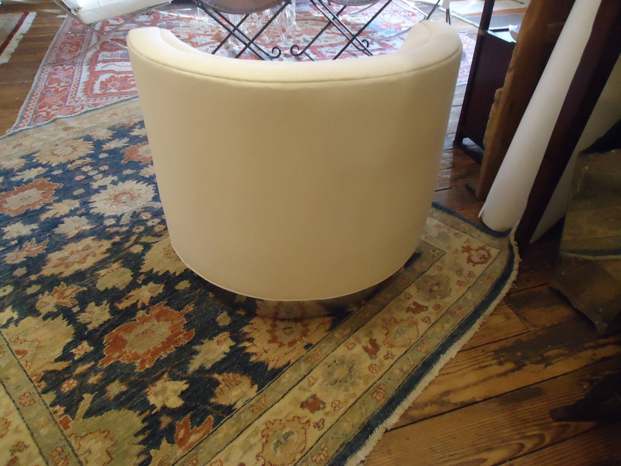 Swanky Mid Century Modern Swivel Lounge Chair In Excellent Condition In Hopewell, NJ