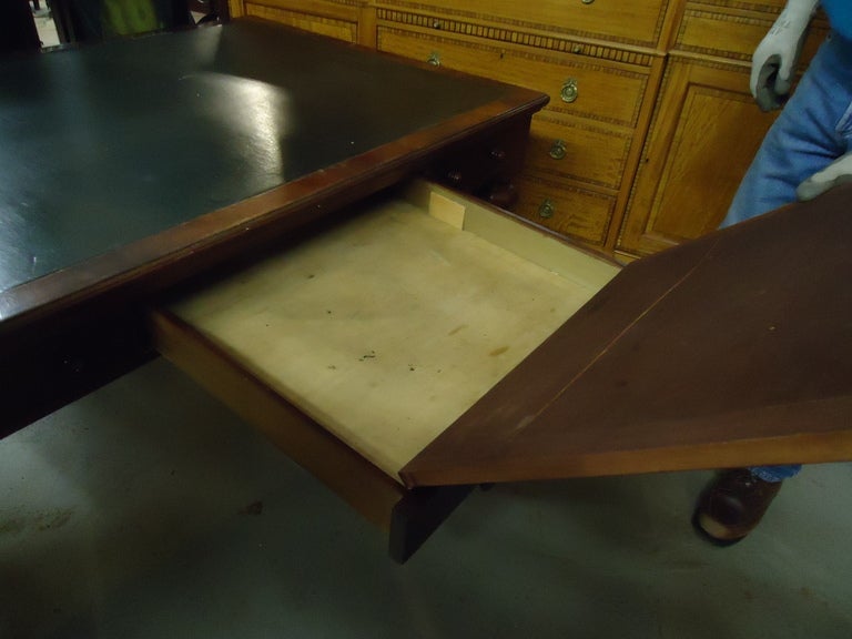 Antique English Partners Library Table In Good Condition In Hopewell, NJ