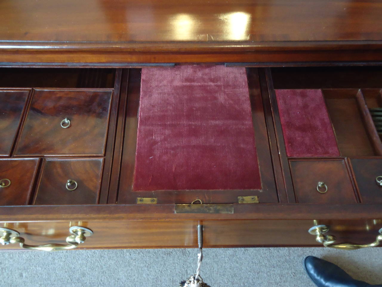 Fantastic George III Mahogany Bachelor's Chest In Excellent Condition In Hopewell, NJ