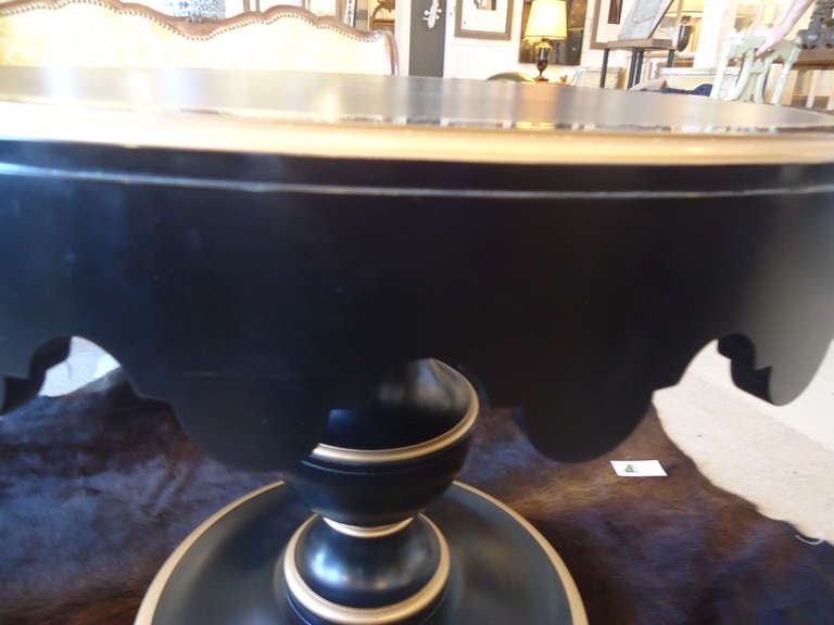 Dorothy Draper for Kindle Black Ebonized and Gold Round Table In Excellent Condition In Hopewell, NJ