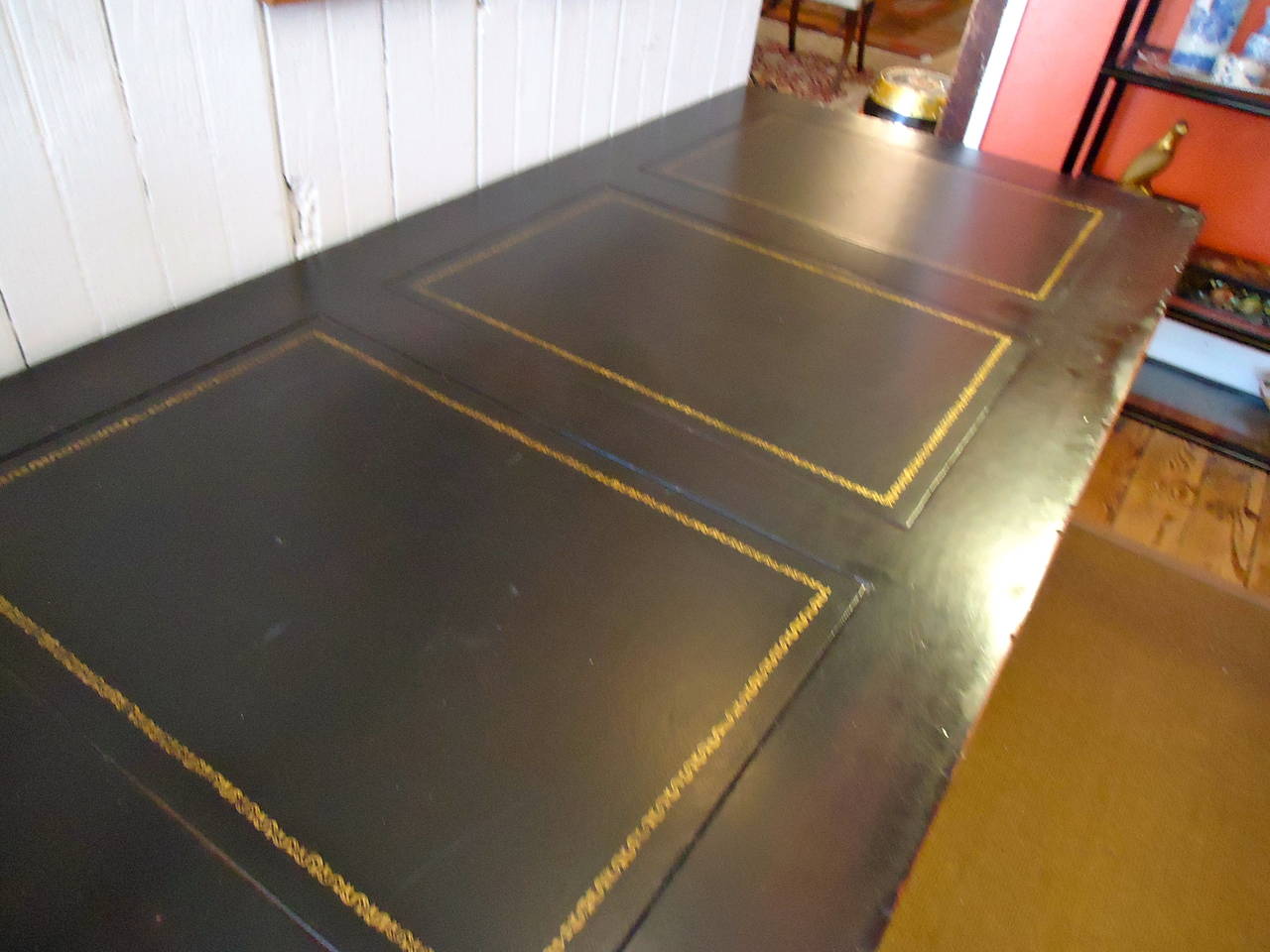 Mid-20th Century Black and Gold Chinoiserie Style Desk