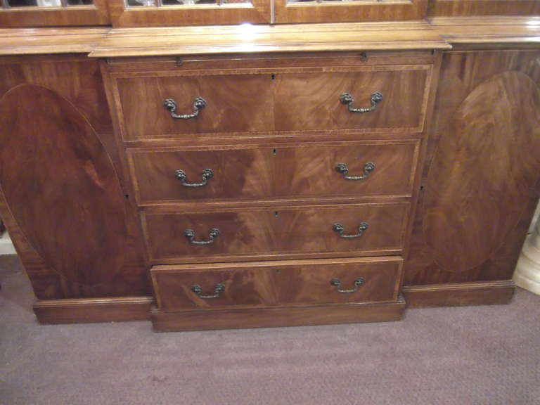 Georgian Style Mahogany Breakfront Cabinet In Excellent Condition In Hopewell, NJ