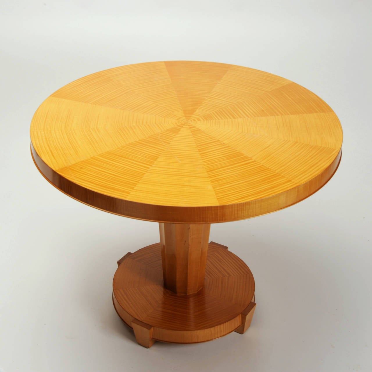 round club table
