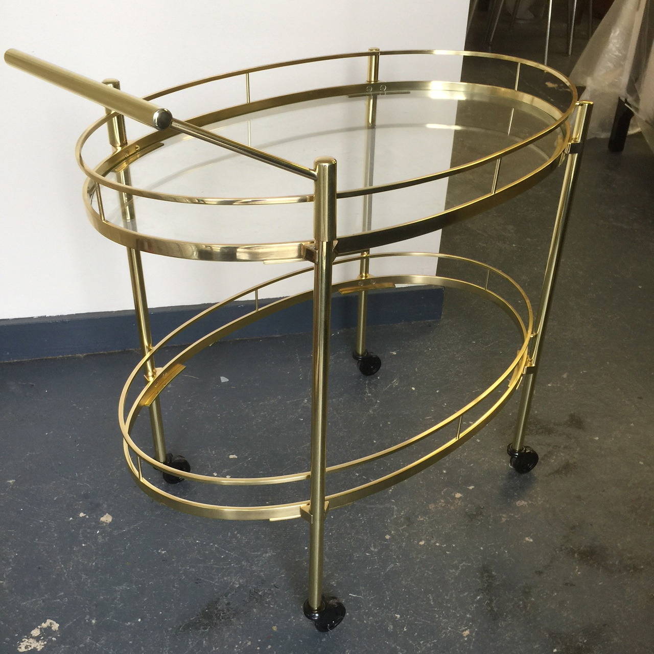 Mid-Century Modern Oval Brass Bar Cart In Excellent Condition In Hopewell, NJ