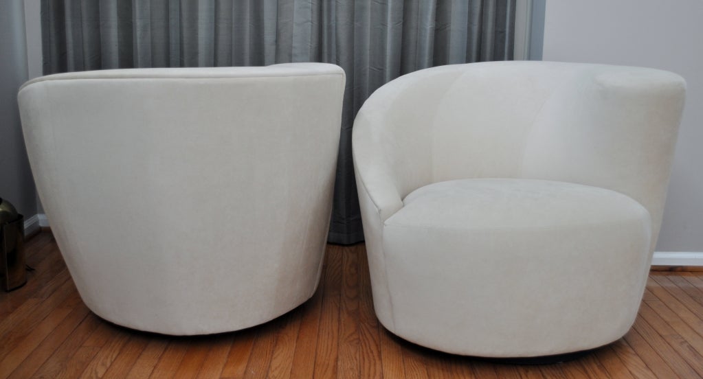 American Pair of Contemporary Nautilus Swivel Chairs by Vladimir Kagan for Weiman
